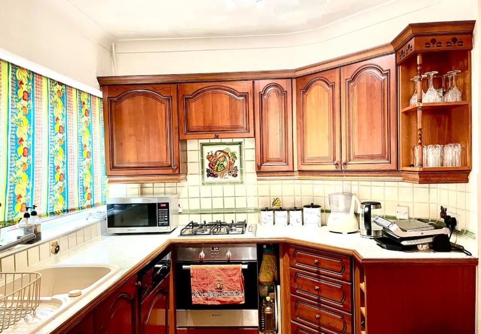 Stunning 1 Bedroom And Double Sofa Bed Near Train Station Southampton Exterior foto